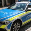 Ein 18-Jähriger ist in Wallerstein mit seinem Auto erst an einer Hauswand zum Stehen gekommen.