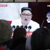 Südkoreaner verfolgen in Seoul eine Nachrichtensendung, in der über Nordkoreas Machthaber Kim Jong Un berichtet wird.