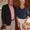 Der Adelzhausener Bürgermeister Lorenz Braun gratulierte Hildegard Wessel zu ihrem 80. Geburtstag. 	