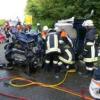 Schwerer Unfall bei Kühbach-Süd. Frontalzusammenstoß fordert fünf Schwerverletzte, dreiRettungshubschrauber vor Ort