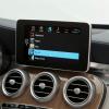 Sogenannte Spiegeltechnologien wie Apple Carplay sorgen mittlerweile in allen Fahrzeugklassen dafür, dass Inhalte und Anwendungen von Smartphones auch auf dem Bordsystem von Autos laufen.