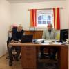 Auf dem einen Foto sind rechts Wilhelm Imrich, 2. Vorsitzender, und Gerhard Beck, der 1. Vorsitzende des Vereins, im Büro in Balgheim zu sehen.