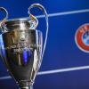 Die Champions-League-Trophäe steht während der Auslosung im UEFA-Hauptquartier in Nyon.