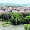 Wenn die Baustelle Lechbrücke beendet ist, soll an der Einmündung Radetzkystraße ein Areal (linker unterer Bildrand) gestaltet werden, das nach Vorstellungen der Aktionsgemeinschaft für jedes Alter und jede Generation etwas bereithält. Foto: Wolfgang Diekamp