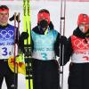 Die deutschen Nordischen Kombinierer Vinzenz Geiger (l-r), Julian Schmid und Manuel Faisst jubeln über die Silbermedaille.