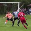 SCU-Keeper Sebastian Knötzinger klärt hier gegen Roggdens Andreas Ausperger. Foto: Karl Aumiller