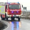 Die Feuerwehr pumpte in Leipheim ausgelaufenes Heizöl aus einem Sickerschacht. Laut Wasserwirtschaftsamt bestand keine Gefahr für das Trinkwasser. 