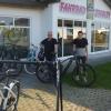Halten den Fahrradladen in Ziemetshausen am Laufen: (von links) Inhaber Johannes Stadler und Monteur Andreas Egger. 