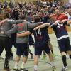 Auch im Feiern sind die Raunauer Jungs derzeit ganz weit vorn. Mit 500 Fans in der Halle des Krumbacher Schulzentrums bejubelte der Landesliga-Tabellenführer eine bärenstarke Leistung und die beginnende Weihnachtspause.  	