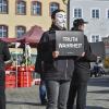 „Anonymous for the Voiceless“: Unter diesem Motto demonstrierte am Samstag auf dem Landsberger Hauptplatz eine Gruppe.