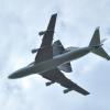 Der Jumbo mit dem ausrangierten  Space-Shuttle landete nach einer Ehrenrunde  über der US-Hauptstadt Washington am Internationalen Flughafen Dulles im  Bundesstaat Virginia. 