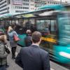 Die meisten Fahrgäste sind im Bus unterwegs.