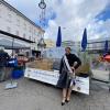 Spargelkönigin Annalena ist am Samstag zu Gast am Augsburger Stadtmarkt.   