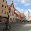 Das ursprüngliche Projekt „Obere Herzog-Georg-Straße“ wird zum Vorhaben „Umgestaltung Herzog-Georg-Straße“. Die Straße wird von der Stadtpfarrkirche bis zum ehemaligen Gasthof Blumenstöckle, inklusive Marktplatz, umgestaltet.