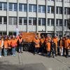 37 Schülerinnen beteiligten sich am Stetten-Institut freiwillig an der städtischen Aktion "Sauber ist in!"
