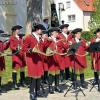 Hochzeit feierten Gräfin Camilla Schenk von Stauffenberg (28) und Carl-Albrecht Prinz zu Sayn-Wittgenstein-Berleburg (35) im Schloss Amerdingen. Bei strahlendem Sonnenschein wurde das Paar in der Kirche von Amerdingen getraut. Zahlreiche Bürger aus Amerdingen verfolgten den Weg des Paares von der Kirche zum Schloss. Die weiteren Feierlichkeiten fanden im gut abgeschirmten Schlossbereich statt.