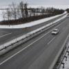 Im Moment kommen die Schwiftinger noch ohne einen Lärmschutzwall an der A96 aus. Bürgermeister Georg Kaindl sieht den Bau des rund 230 Meter langen Walls als Investition in die Zukunft der Gemeinde. Aber nicht alle Gemeinderäte sind seiner Meinung.  
