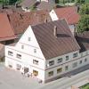 Das ehemalige Gasthaus Adler in Haunsheim hat eine lange Tradition. Hier ein Bild aus dem Jahr 2001, aufgenommen vom Kirchturmgerüst. 	