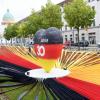 Ein schwarz-rot-goldenes Herz steht während des Eröffnungstages der «EinheitsExpo» in Brandenburgs Landeshauptstadt.