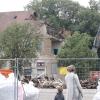 Der Abriss der Gebäude auf dem Reese-Areal in Augsburg ist in vollem Gange. Nun fiel der Turm mit der Fahnenstange auf dem Dach der alten Kantine.