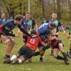 Der RC Meteors Nördlingen gewinnt dank einer geschlossenen Mannschaftsleistung gegen die SG Nürberg II/Erlangen. Die Nördlinger Maximilian Beck (in Rot-Schwarz mit der Nr. 8) und Sven Thienel stoppen gemeinsam einen Angriff der Gäste.