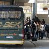 Fahrgäste warten am Omnibusbahnhof Berlin (ZOB) auf ihren Reisebus. Das Fernbus-System soll ab 2013 laufen.