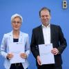 Hans-Martin Henning und Brigitte Knopf, stellvertretende Vorsitzende vom Expertenrat für Klimafragen, stellen die Stellungnahme des Expertenrats zum Klimaschutzprogramm 2023 vor.