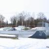 Der BMX- und Skaterplatz in Burgau, noch ist er mit Schnee bedeckt: In Gundremmingen könnte eine ähnlich Anlage entstehen. Das jedenfalls wünschen sich dort viele Jugendliche. 	
