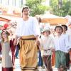 Gänse, Ochsen, bepackte Esel: Beim Einzug der Bauern und Handwerker auf das Frundsbergfest gab es viel zu sehen.