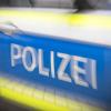 Polizei Symbolbild Feature Einsatz Polizeiauto Verkerhsunfall Polizei Schriftzug Unfall Verbrechen Streifenwagen Blaulicht Uniform Raub Mord Überfall