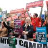 Aufgeheizte Stimmung in Nordirland: Demonstranten protestierten am Montag in Hillsborough vor einem Besuch  Von Premier Boris Johnson gegen die britische Politik.  