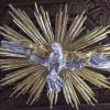 In der Kanzel der Höchstädter Stadtpfarrkirche ist die Taube zu sehen, ein Symbol für den Heiligen Geist. 
