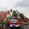 Der Dachstuhl eines Wohnhauses in Jettingen brannte am Dienstagnachmittag, 80 Feuerwehrleute waren im Einsatz. 	
