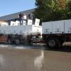 Die Feuerwehr Augsburg hat das Wasser für 4000 Forellen eines liegengebliebenes Lastwagens ausgetauscht. 