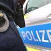 Die Frau war zuvor schon polizeilich bekannt. Sie versperrte das Fahrzeug von innen.