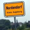 Tragödie in Nordendorf im nördlichen Landkreis Augsburg: Ein 16-Jähriger und sein 15 Jahre alter Freund wurden dort am Samstag tot aufgefunden. Die Hintergründe sind noch unklar.