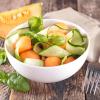 Hier finden Sie das Rezept für Gurke-Honigmelonen-Salat.