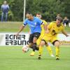 Während Mehmet Taner (links) nach fünf Wochen nun wieder für Glött auflaufen kann, trifft der FC Lauingen (gelb) im Stadtderby auf Türk Gücü. Foto: Karl Aumiller