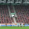 In Grüppchen und mit Abstand: Beim 2:0-Erfolg gegen Borussia Dortmund kehrten die FCA-Fans in Teilen zurück ins Stadion.