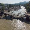 Eine zerstörte Brücke in Ahrweiler. Ein Starkregen verursachte im Juli 2021 Flut und schwere Schäden. Nun hatten viele in der Stadt Los-Glück. 