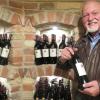 In seinem „Privatarchiv“ hat Engelbert Schmid noch einige erlesene Weine aus frühen Jahrgängen seiner Produktion, von denen es nur noch eine überschaubare Flaschenanzahl gibt. 