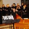 Zwei Chöre und ein musikalisches Ensemble gestalteten mit mehreren Solisten das Konzert in der Dreifaltigkeitskirche.
