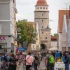 Was gab es da auf dem Altstadtflohmarkt in Nördlingen am Samstag nicht alles zu entdecken: Spielsachen, Kleider, Schuhe, Schmuck, Kunstgegenstände oder Körbe. Gerade am Vormittag war der Flohmarkt sehr gut besucht, die Besucherinnen und Besucher bummelten durch die Straßen. Unser Fotograf Josef Heckl war mit seiner Kamera unterwegs und hat einige Impressionen eingefangen.