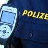 Ein Autofahrer in Günzburg verlor am Samstagmittag das Bewusstsein und verursachte einen Unfall. Er hatte fast drei Promille.
