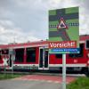 Im Streit um die schrillen Zugsignale am Bahnübergang Gerlenhofen legt die CSU nun gegenüber der DB nach. 