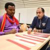 Flüchtlinge nehmen  in Germersheim (Rheinland-Pfalz) an einem Deutschkurs teil. Menschen aus Syrien, dem Irak, Eritrea und Afghanistan dürfen meistens in Deutschland bleiben.
