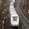 Die Deutsche Bahn prüft derzeit Beraterverträge mit früheren Managern und soll dabei nun erste Konsequenzen gezogen haben. 