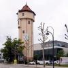 Wasserturm und Ballonmuseum bilden heute einen wichtigen Punkt in der Gersthofer Innenstadt. Dafür mussten Vorgängerbauten weichen.