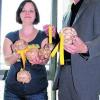 Anna Finsterer und Oswald Meyer präsentierten die Bananenbälle. Foto: rilu