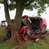 Ein 25-Jähriger aus dem Kreis Biberach kam bei einem Unfall zwischen Erolzheim und Dettingen ums Leben. Sein Auto prallte frontal gegen einen Baum.